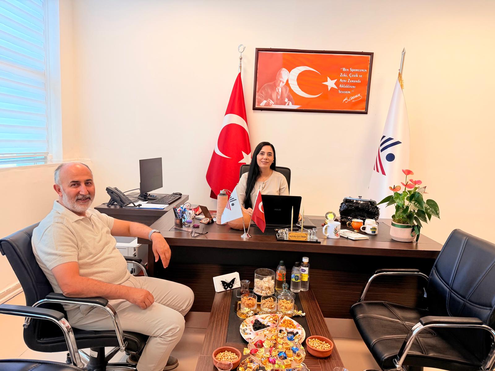 Fakülte Dekanımız Prof. Dr. Halil Aldemir, Spor Bilimleri Fakültesi Dekanlığı Görevine Atanan Prof. Dr. Filiz Uçan Türkmen’i Makamında Ziyaret Etti